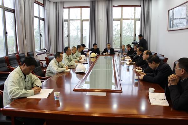 永壽縣委副書記、縣長(zhǎng)王飛一行來華浩軒公司調(diào)研工作現(xiàn)場(chǎng)辦公